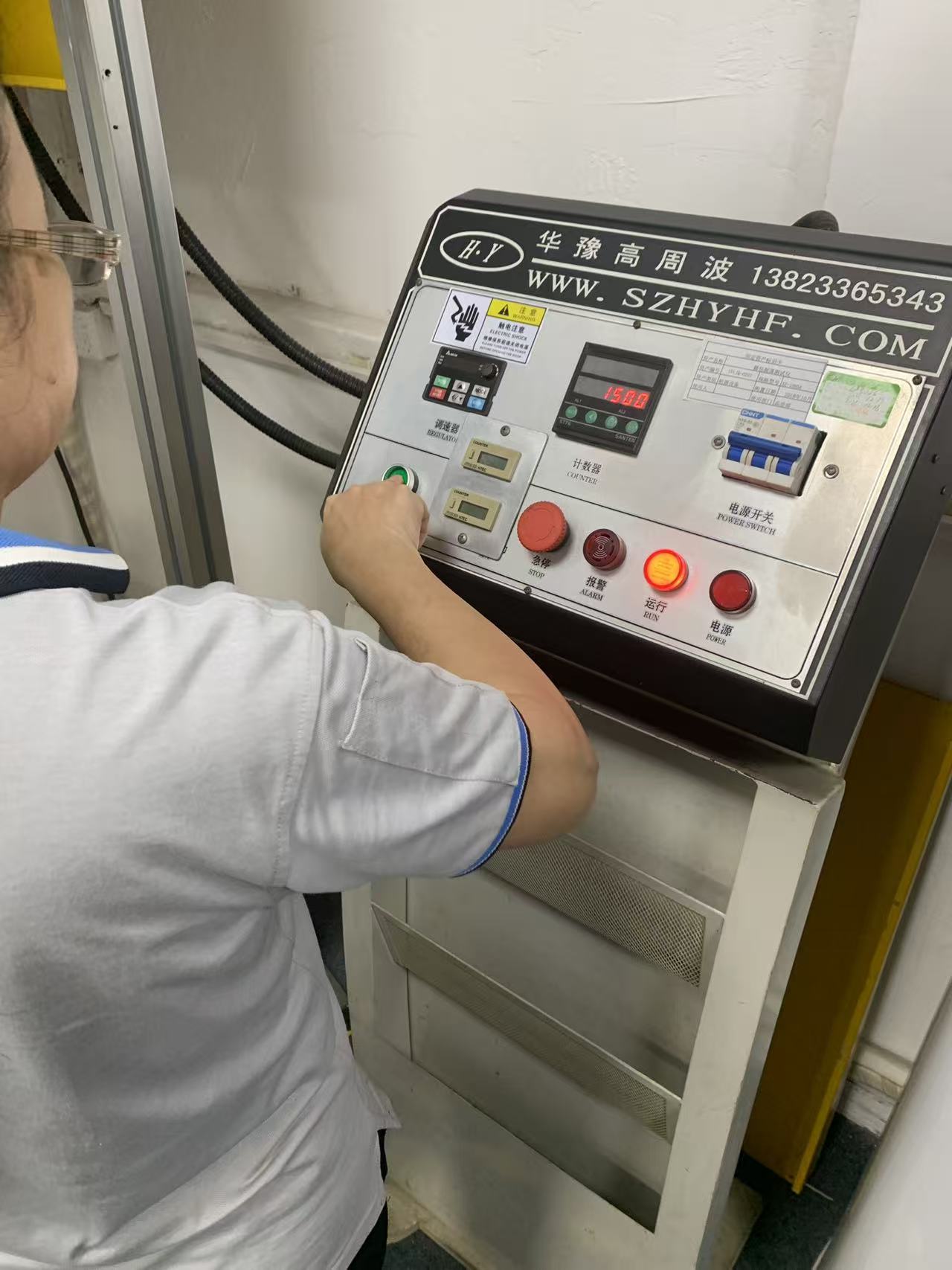 Conduct repeated load-bearing tests on the vibration table